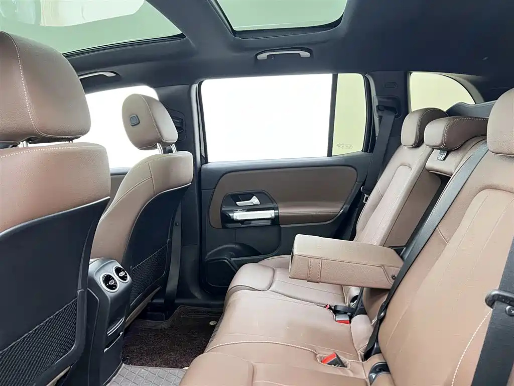 MERCEDES BENZ GLB 2024