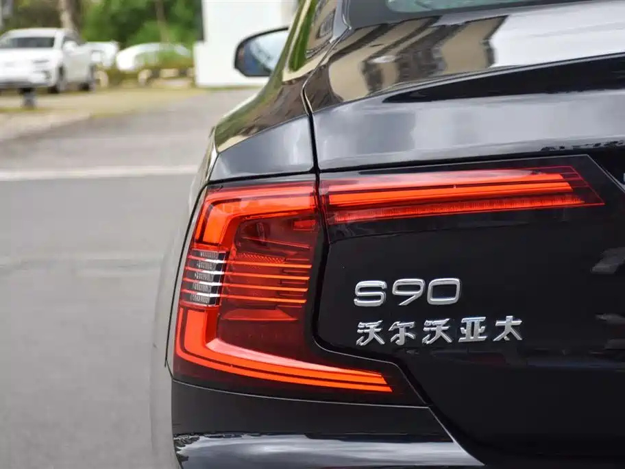 VOLVO S90 2021