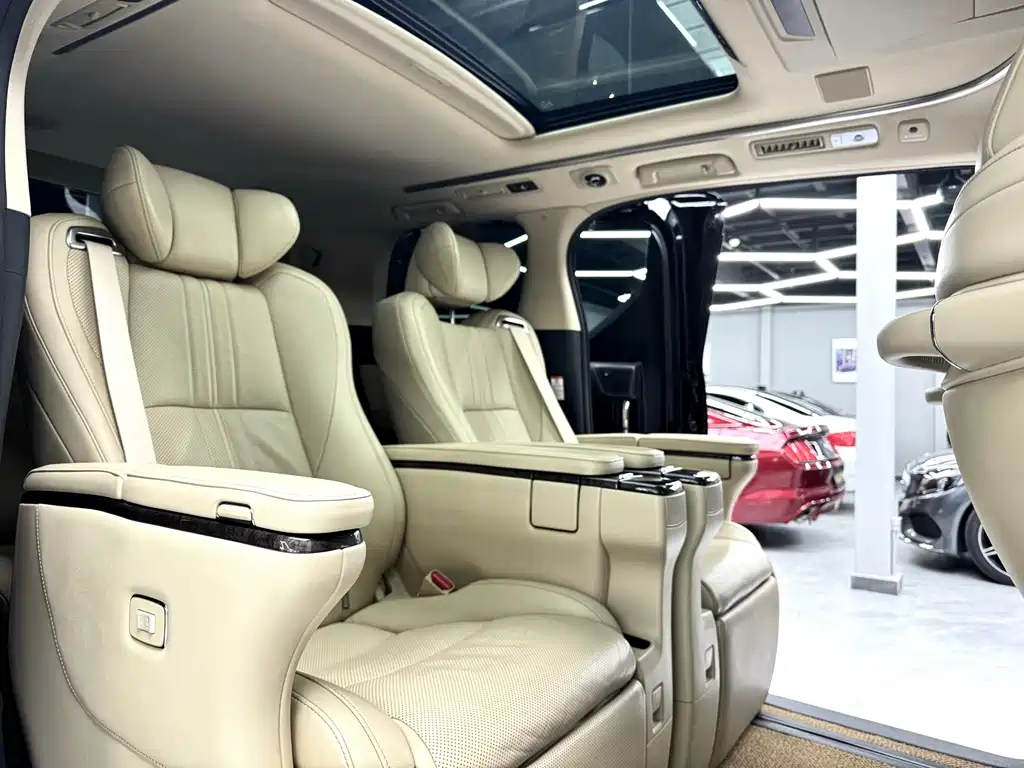 TOYOTA ALPHARD 2018