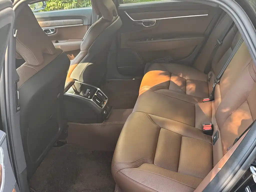 VOLVO S90 2025