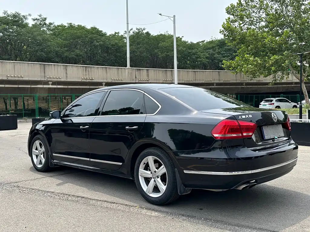VOLKSWAGEN PASSAT 2013