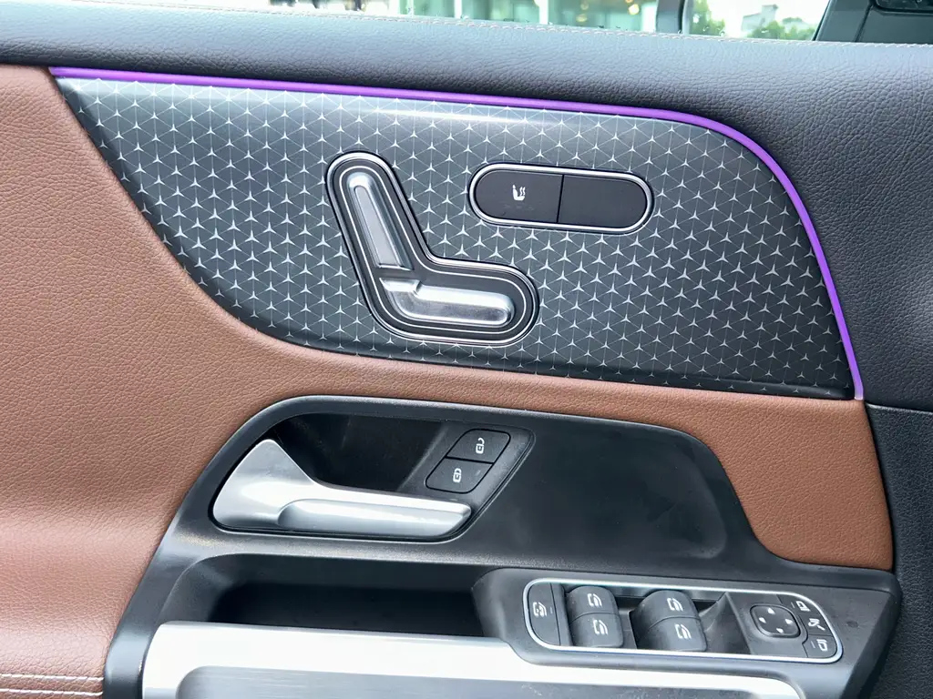 MERCEDES BENZ GLB 2024