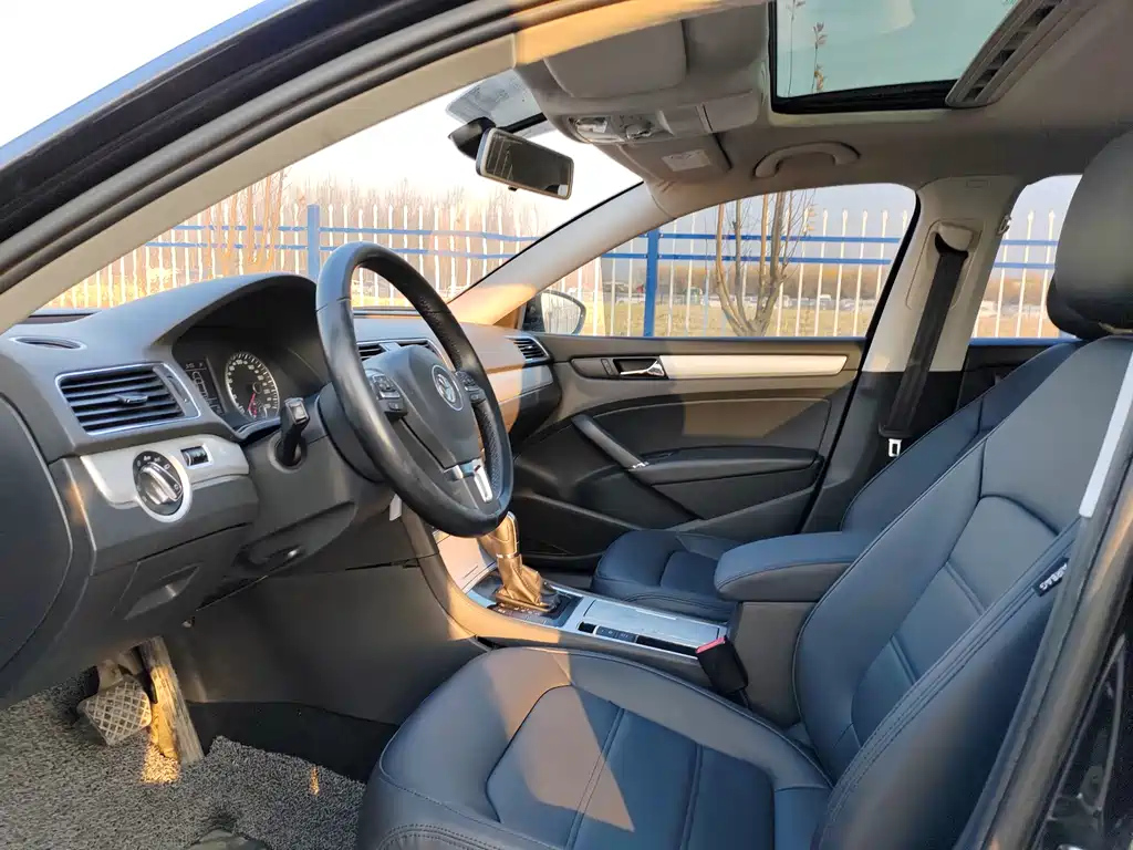 VOLKSWAGEN PASSAT 2015