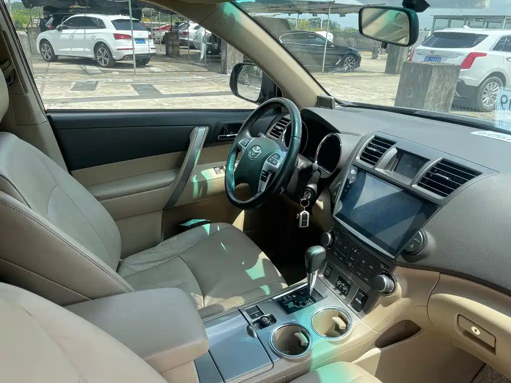 TOYOTA HIGHLANDER 2013