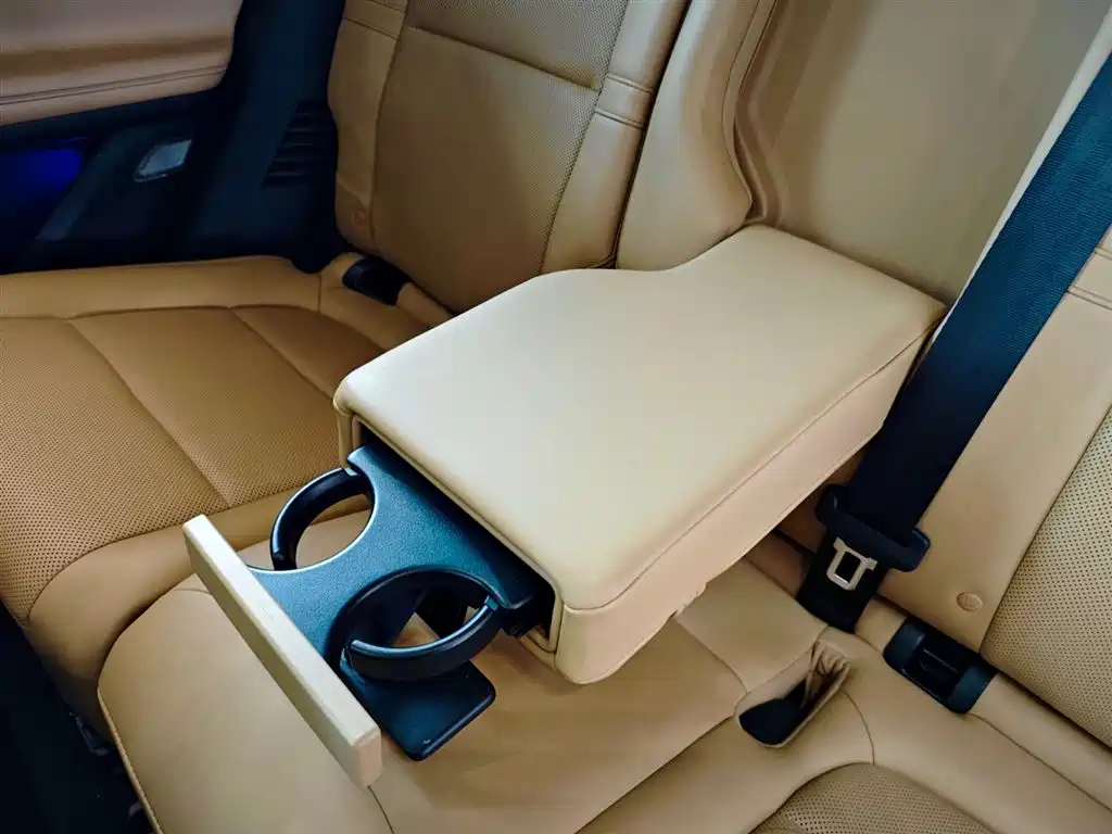 LINCOLN ADVENTURER 2020