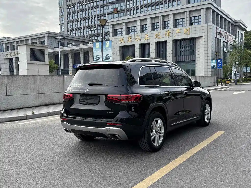 MERCEDES BENZ GLB 2023