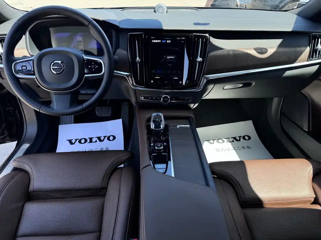 VOLVO S90 2024