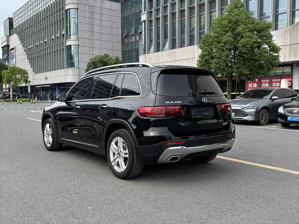 MERCEDES BENZ GLB 2023