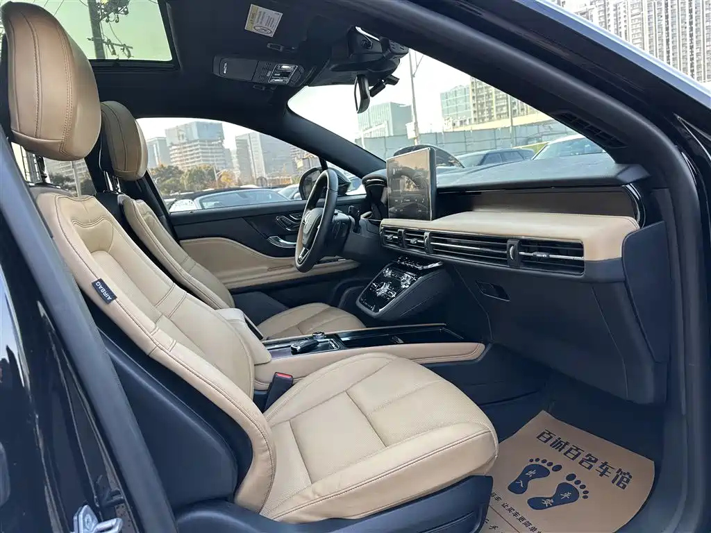 LINCOLN ADVENTURER 2021