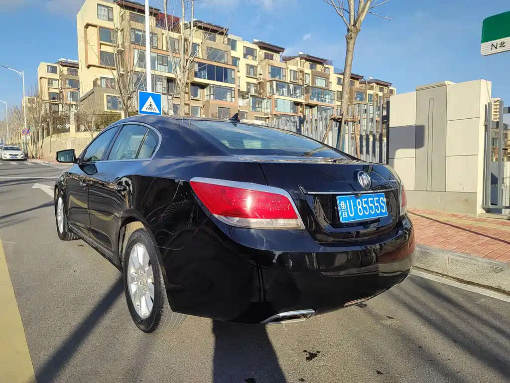 BUICK LACROSSE 2010