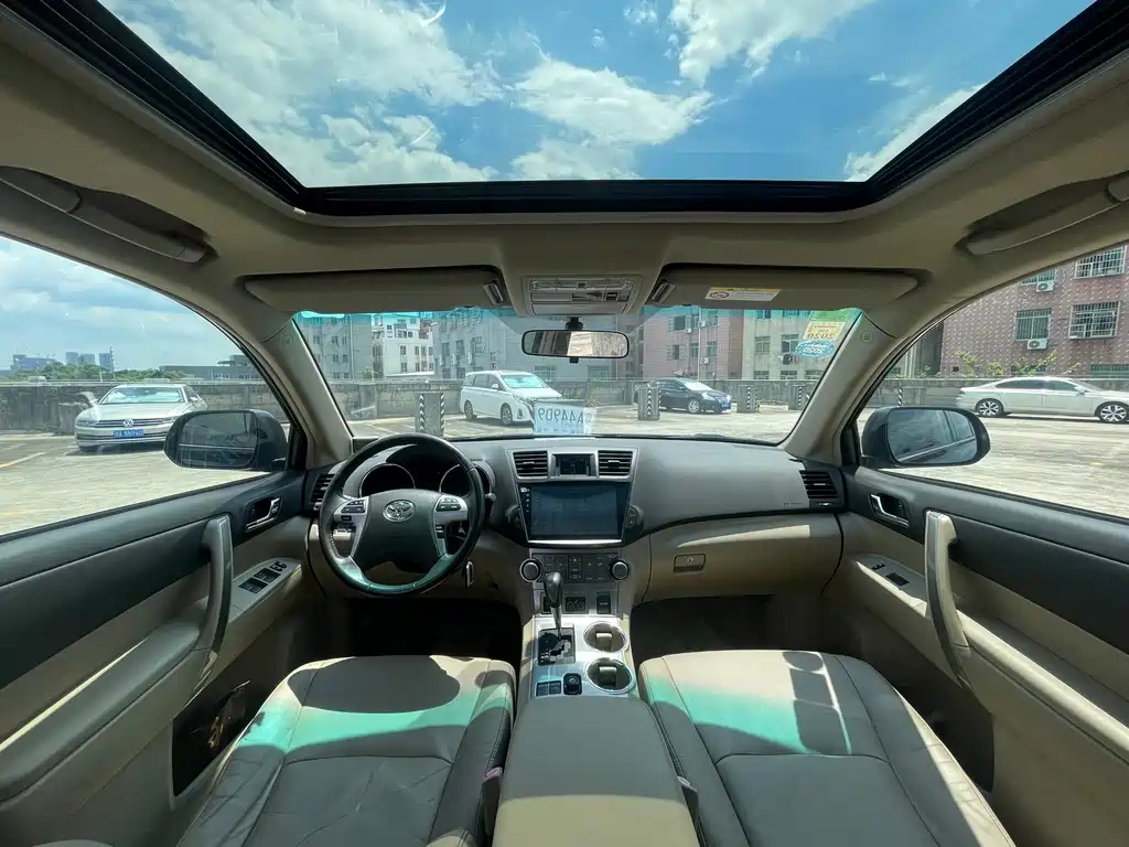 TOYOTA HIGHLANDER 2013