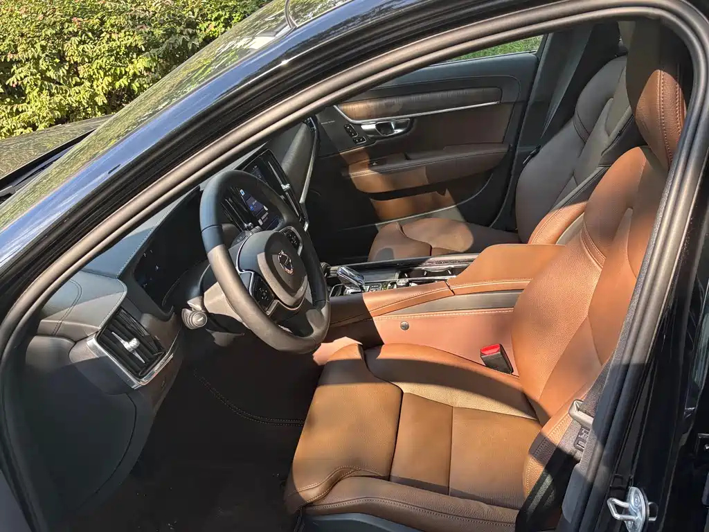 VOLVO S90 2025