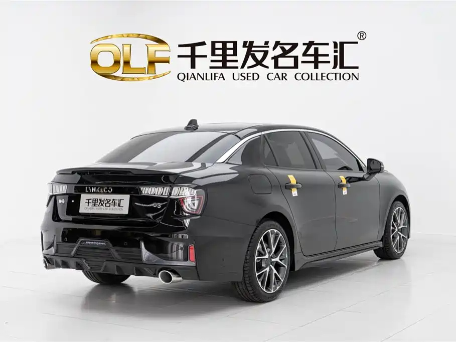 LYNK&CO 03 2022