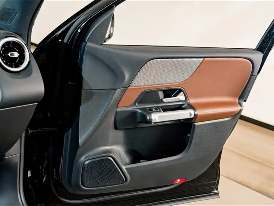 MERCEDES BENZ GLB 2024