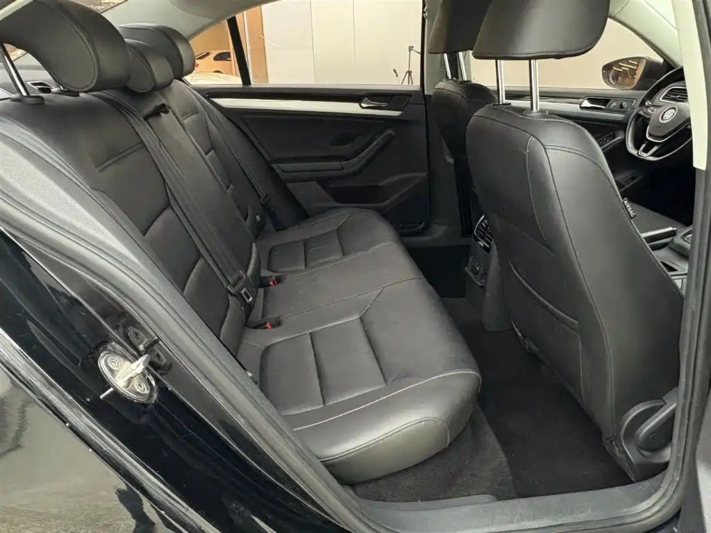 VOLKSWAGEN SAGITAR 2018