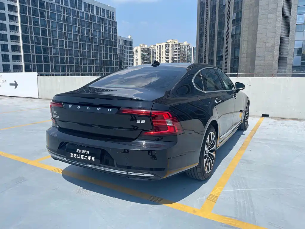 VOLVO S90 2022