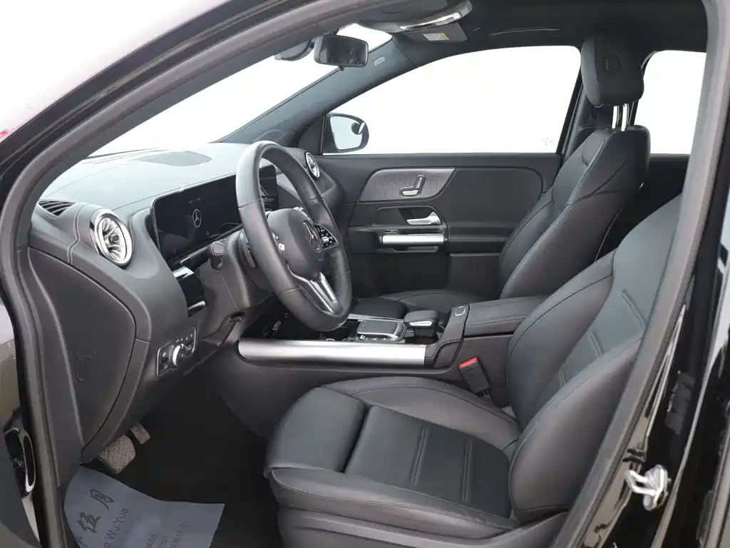 MERCEDES BENZ GLA 2023