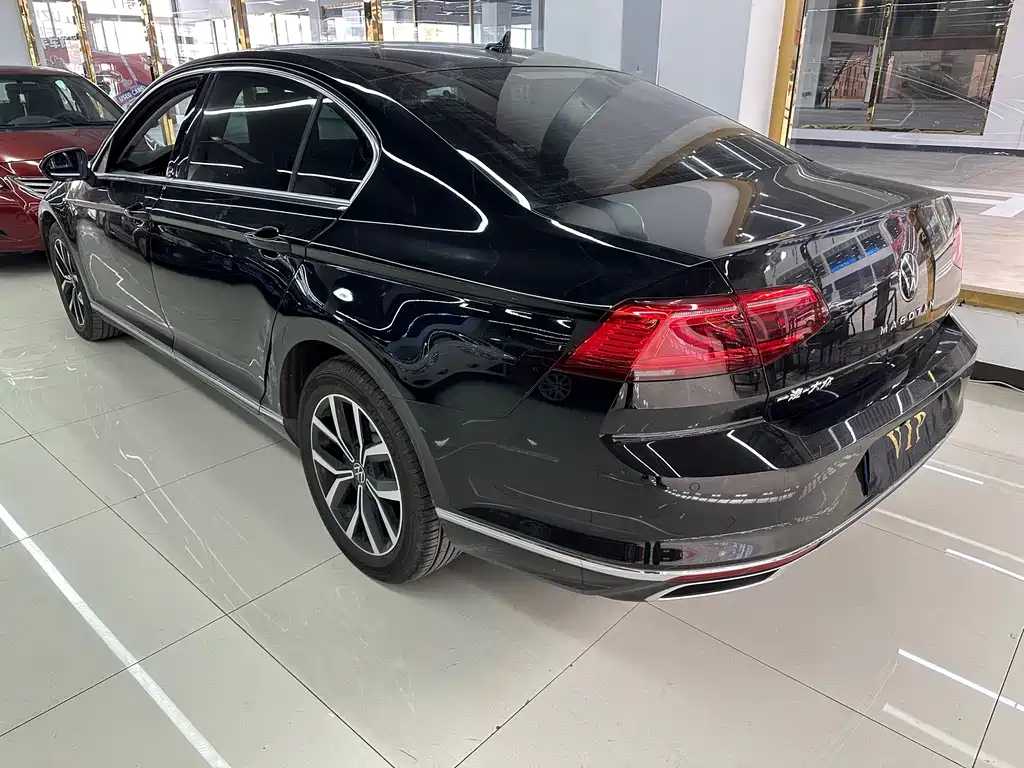VOLKSWAGEN MAGOTAN 2021