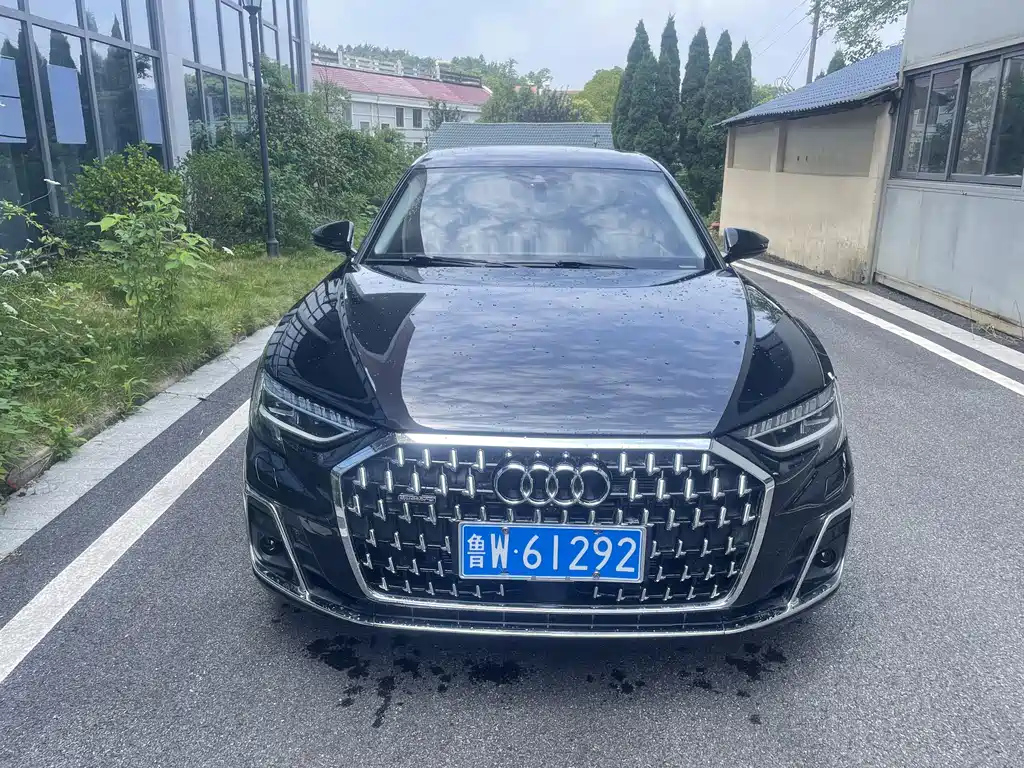 AUDI A8 2024