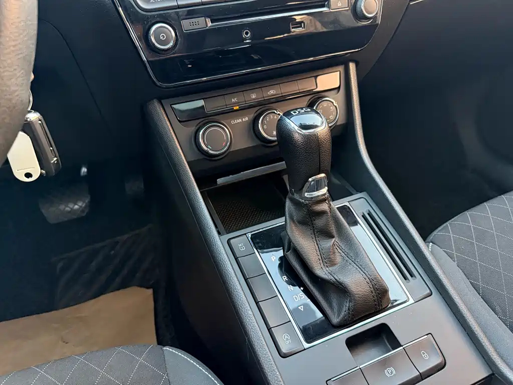 SKODA SUPERB 2019