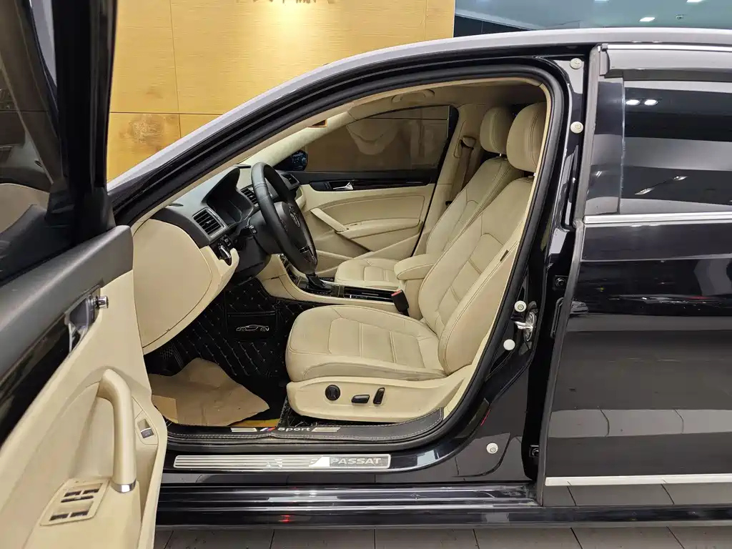 VOLKSWAGEN PASSAT 2015