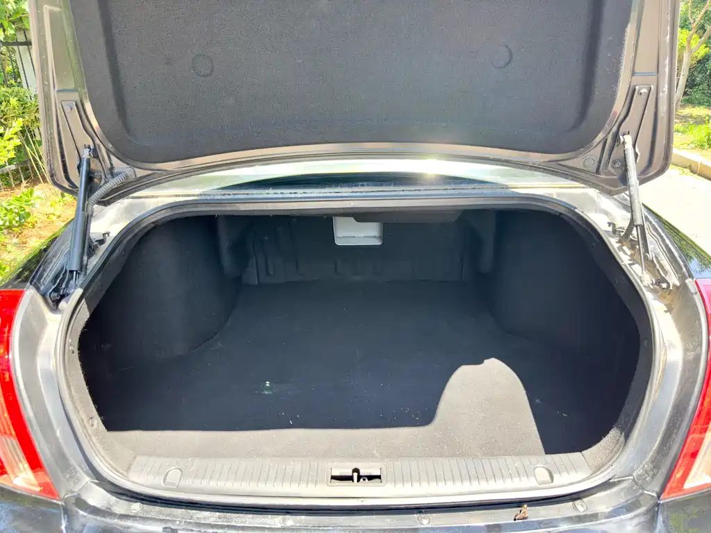 KIA OPIRUS 2008