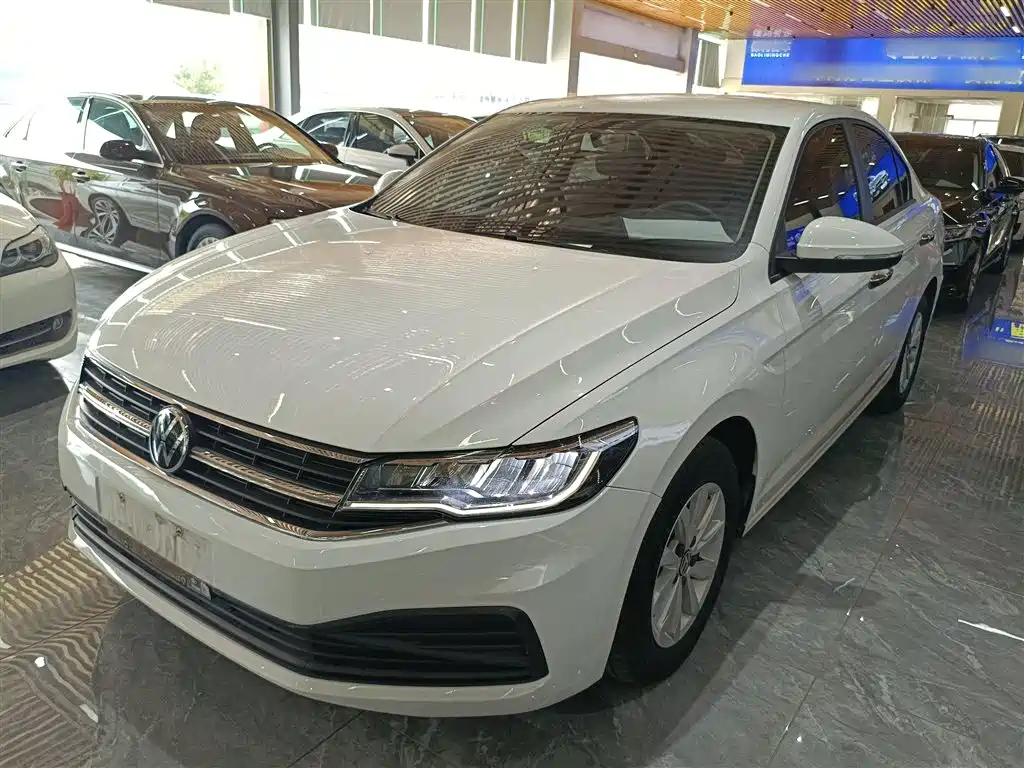 VOLKSWAGEN BORA 2021