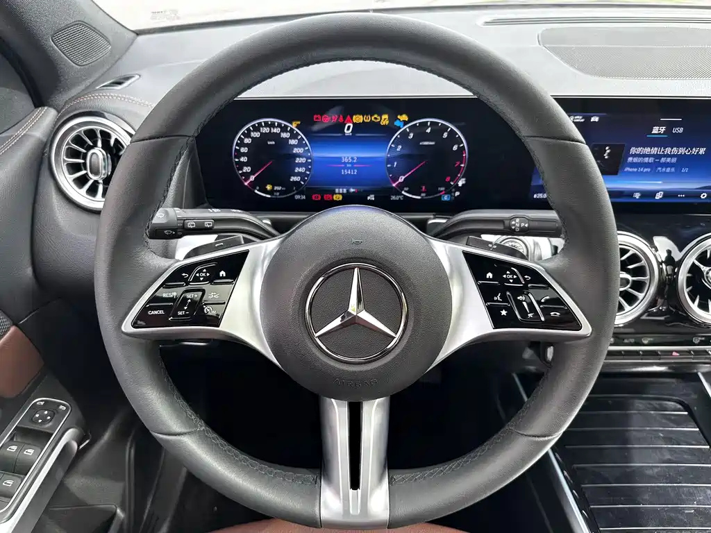 MERCEDES BENZ GLB 2024