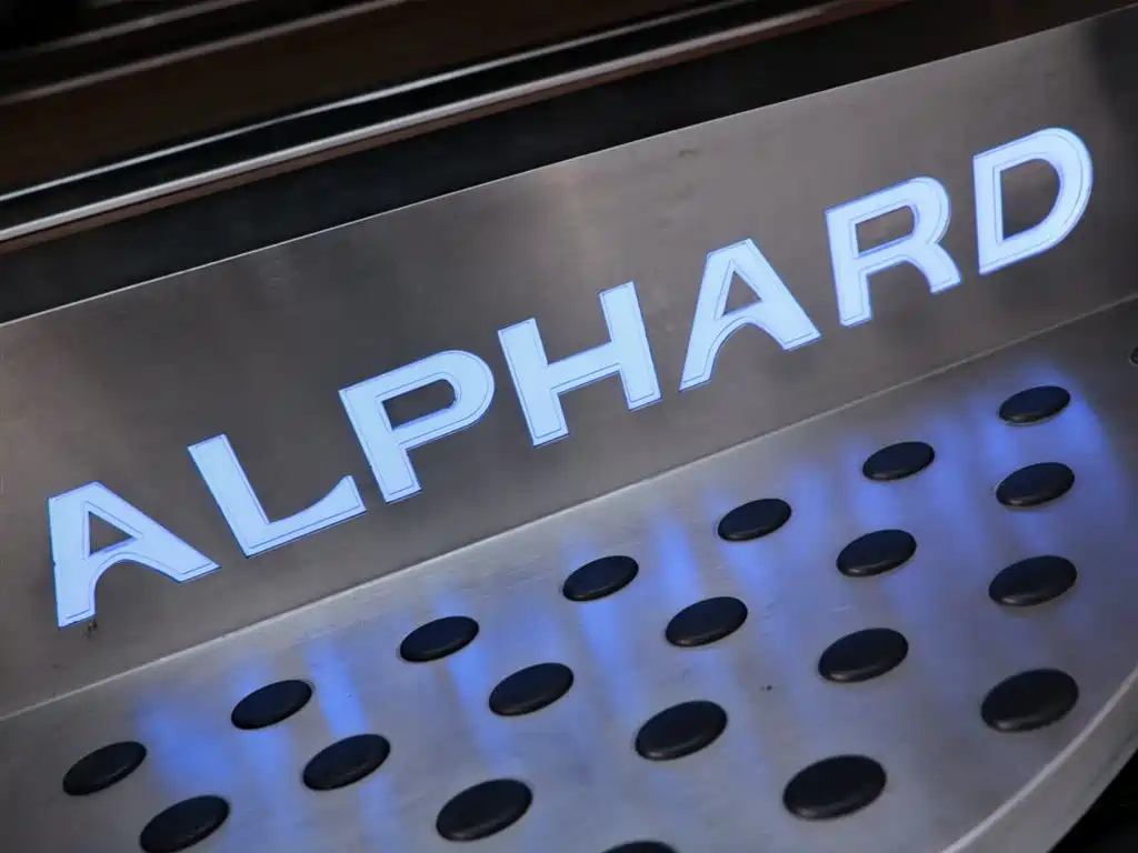 TOYOTA ALPHARD 2017