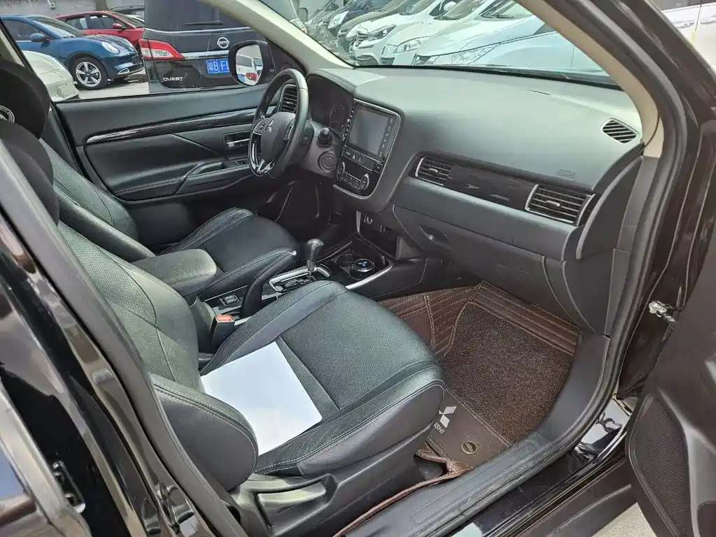 MITSUBISHI OUTLANDER 2017