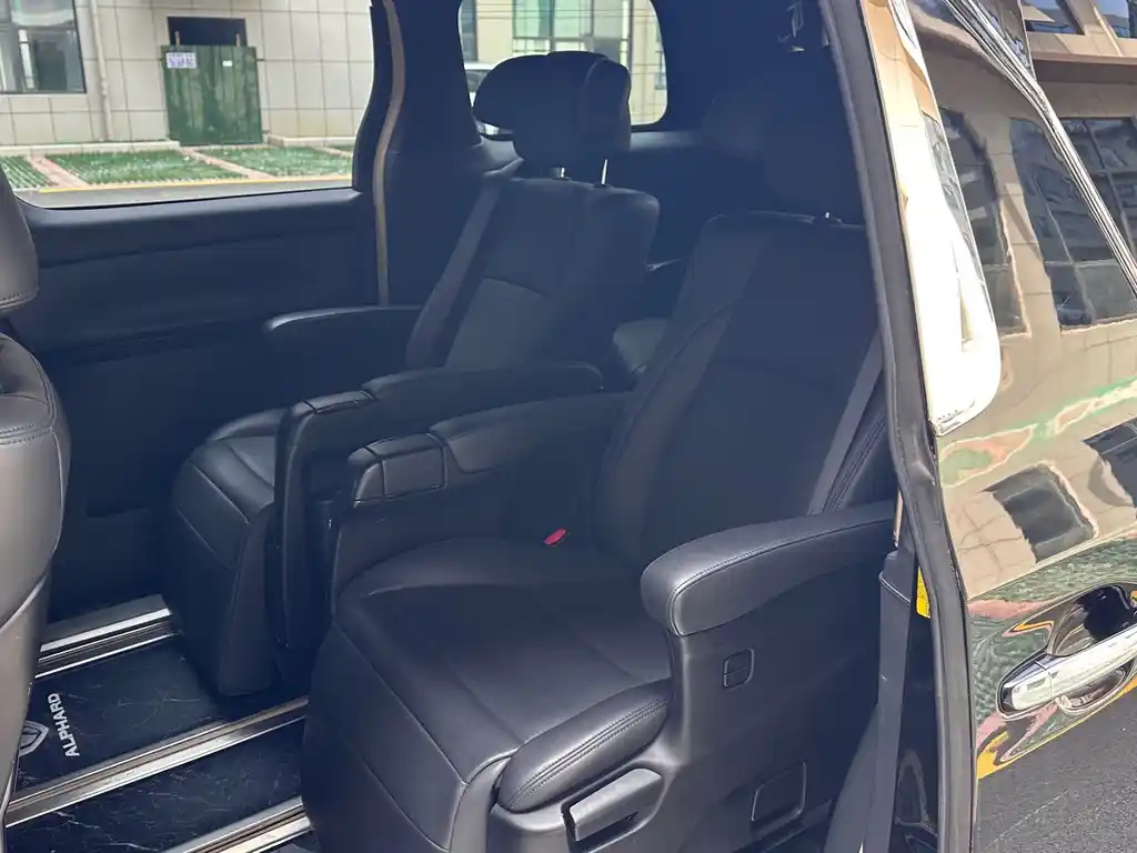 TOYOTA ALPHARD 2012