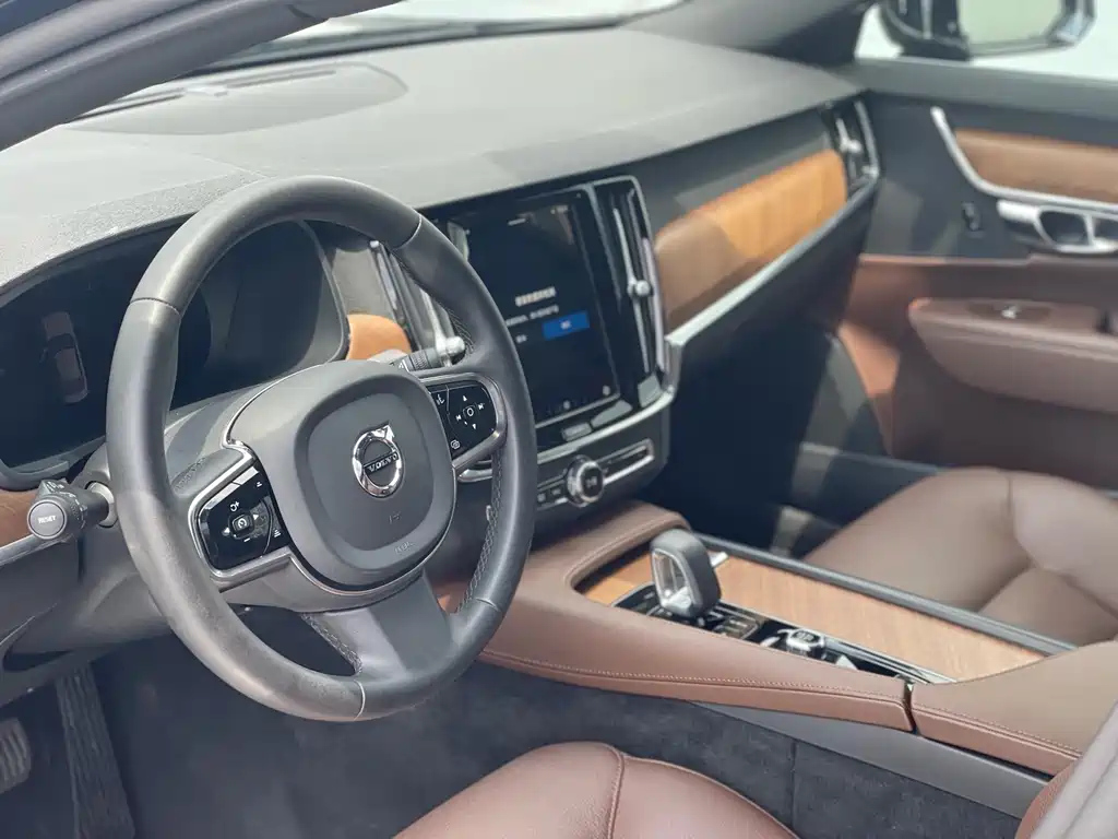 VOLVO S90 2022