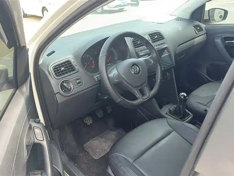 VOLKSWAGEN POLO 2018