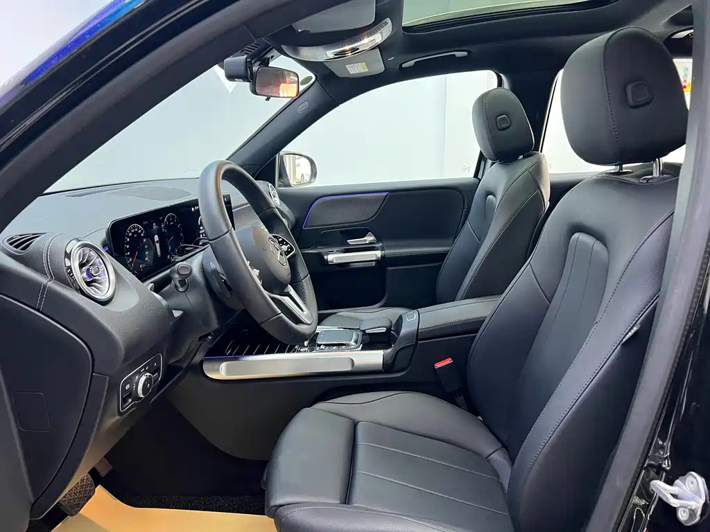 MERCEDES BENZ GLB 2023