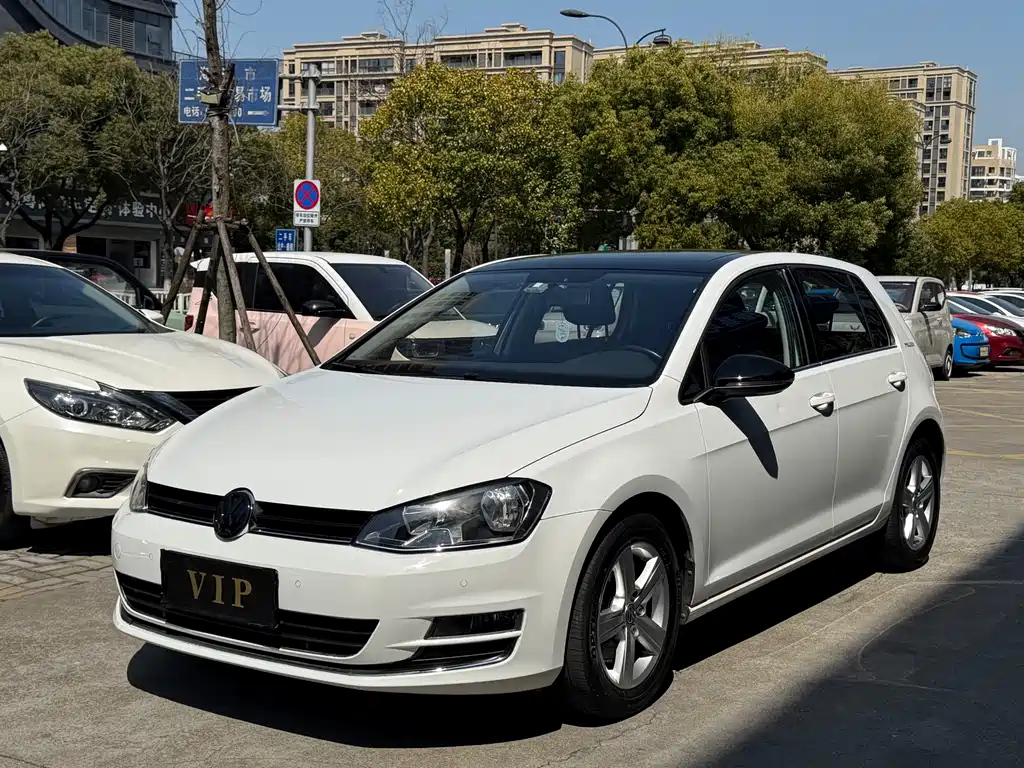 VOLKSWAGEN GOLF 2017