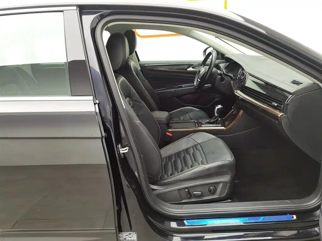 VOLKSWAGEN PASSAT 2019