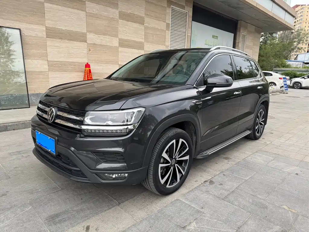 VOLKSWAGEN THARU 2021