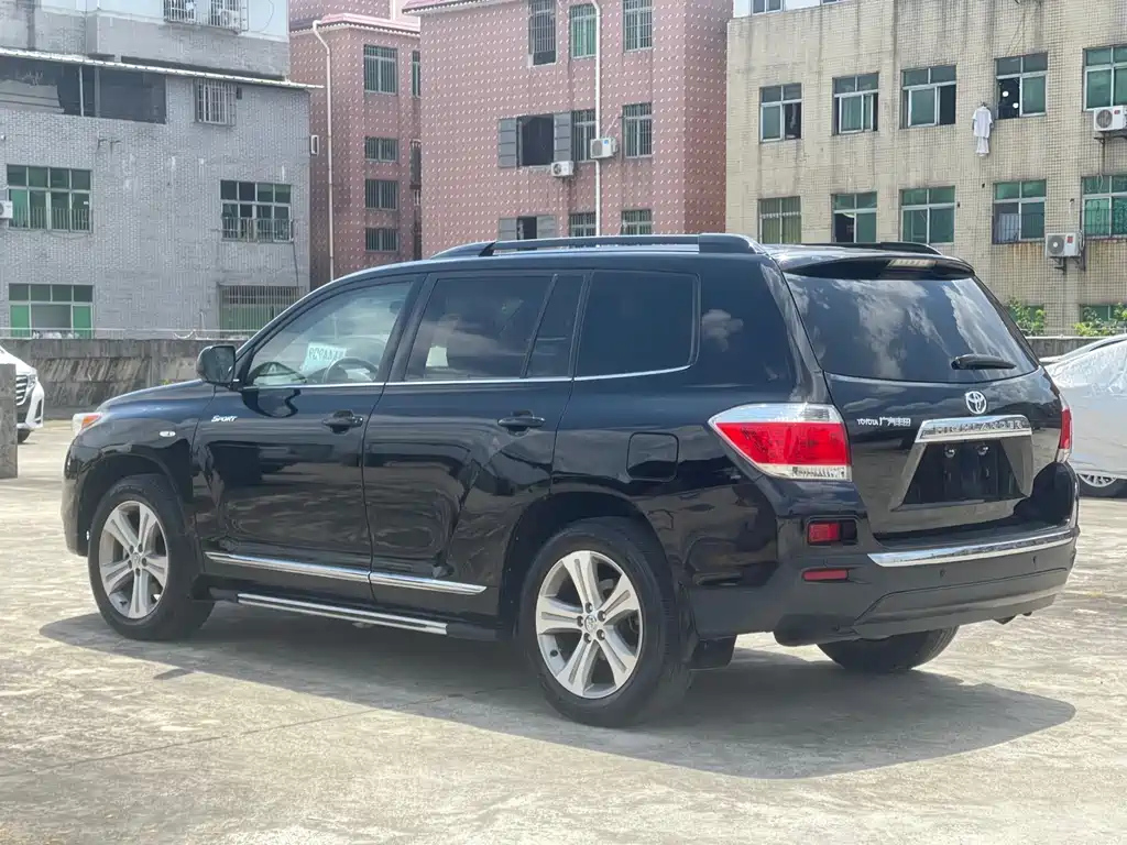 TOYOTA HIGHLANDER 2013