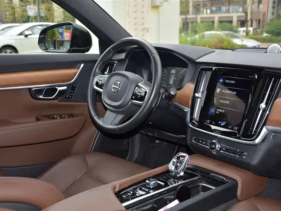 VOLVO S90 2021