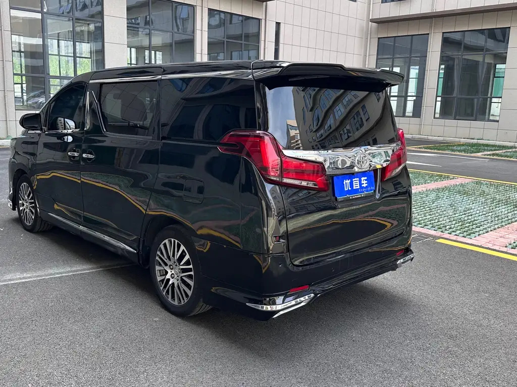 TOYOTA ALPHARD 2012