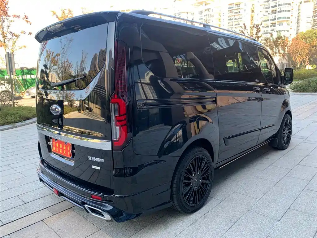 FORD TOUREO 2023