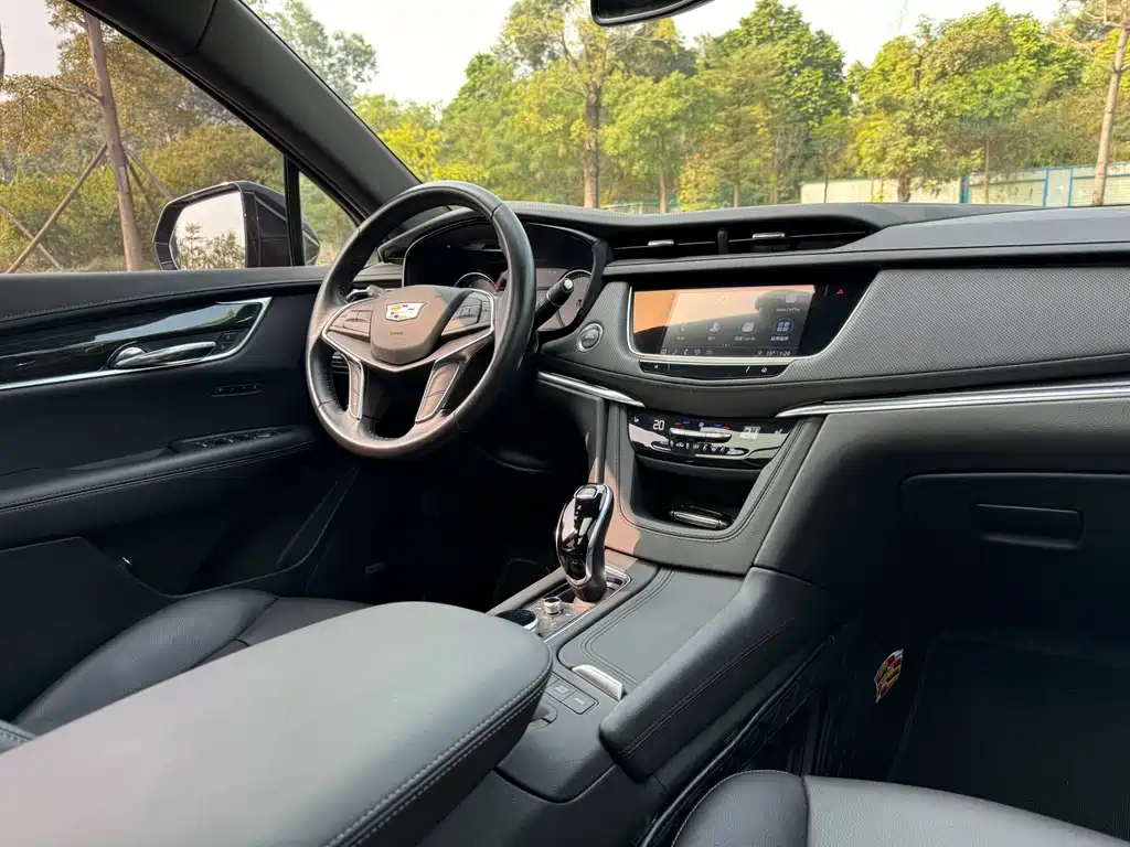 CADILLAC XT5 2021