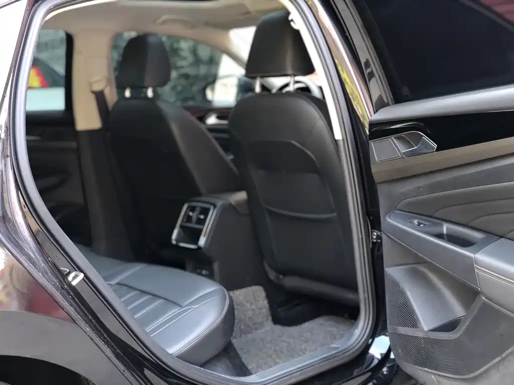 VOLKSWAGEN PASSAT 2021