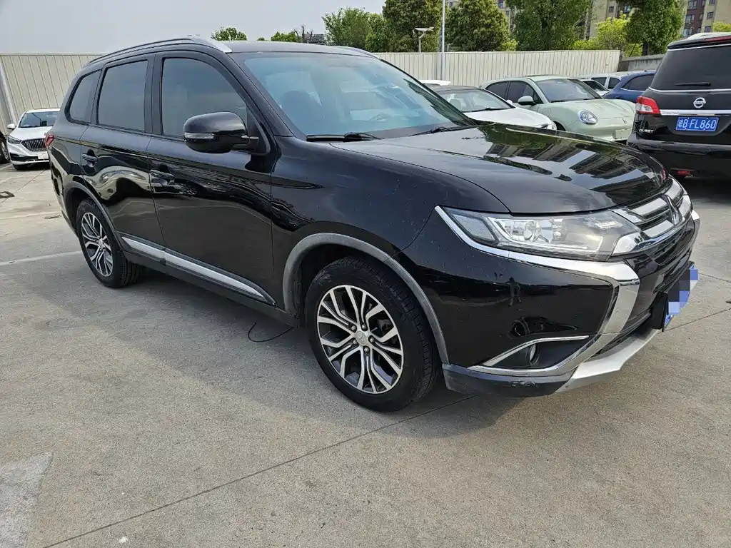 MITSUBISHI OUTLANDER 2017