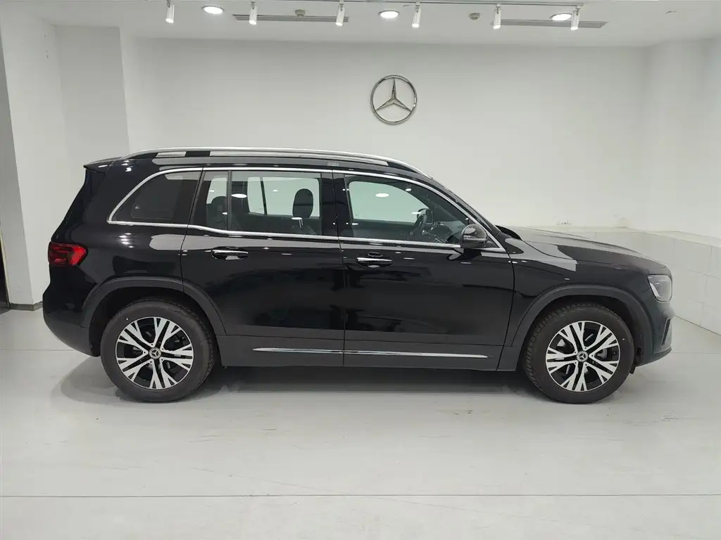 MERCEDES BENZ GLB 2023