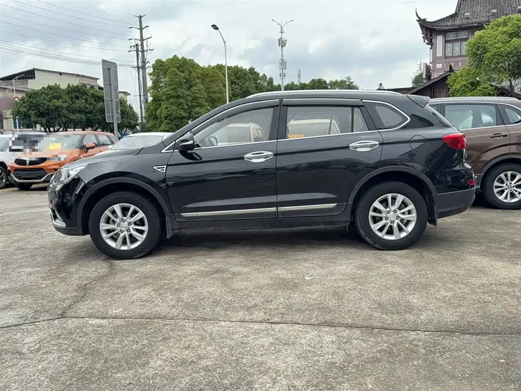 BAIC S6 2016