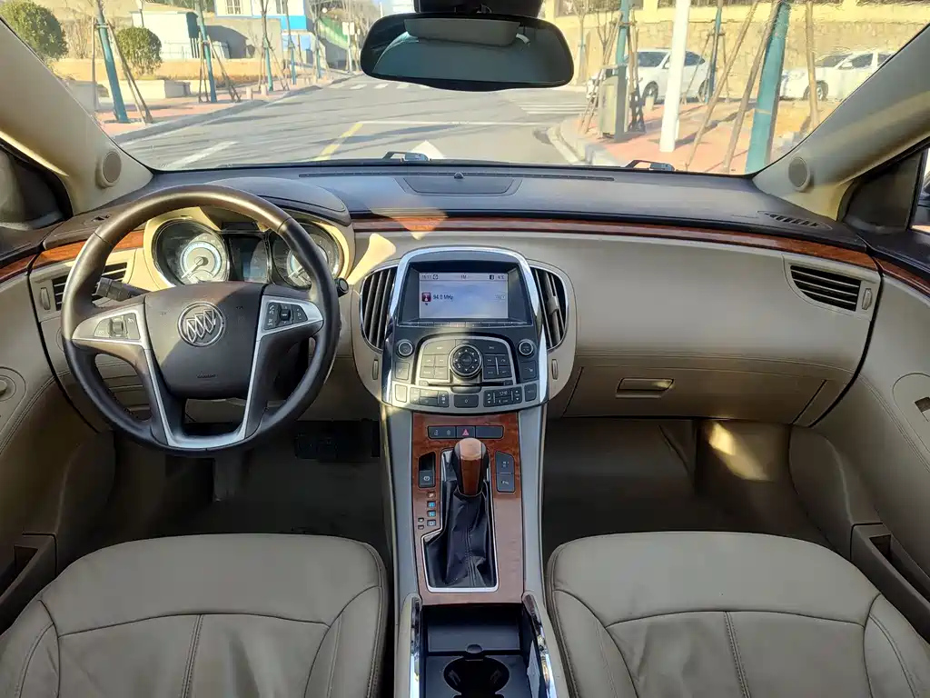 BUICK LACROSSE 2010