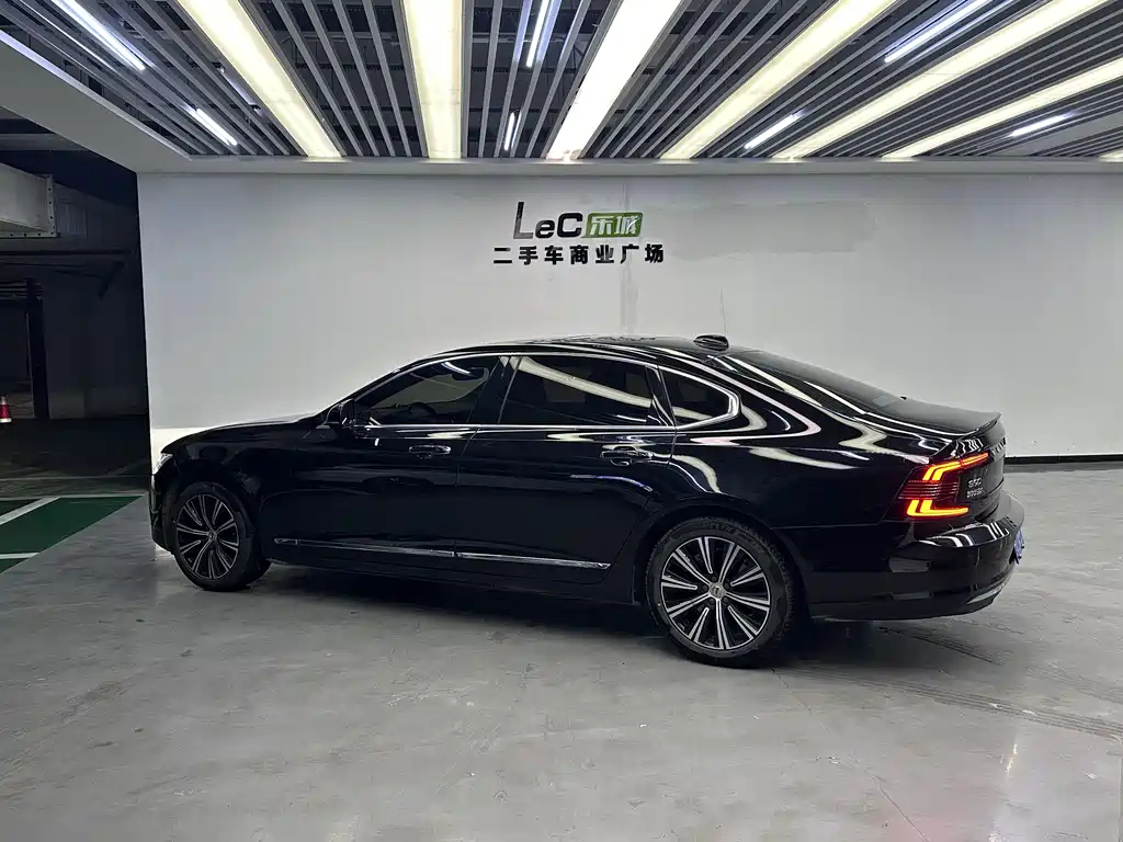 VOLVO S90 2022