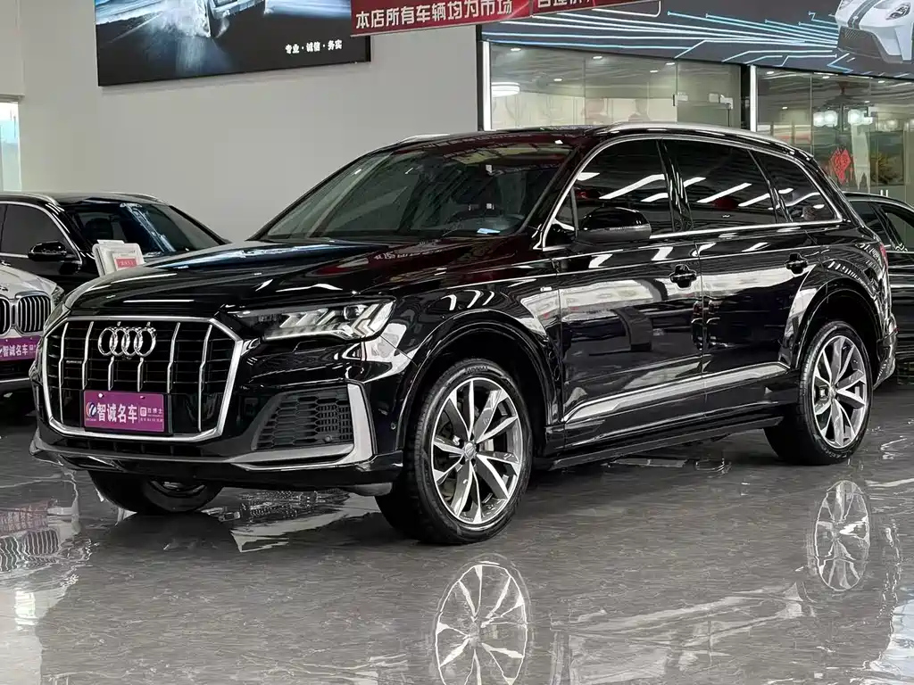 AUDI Q7 2021
