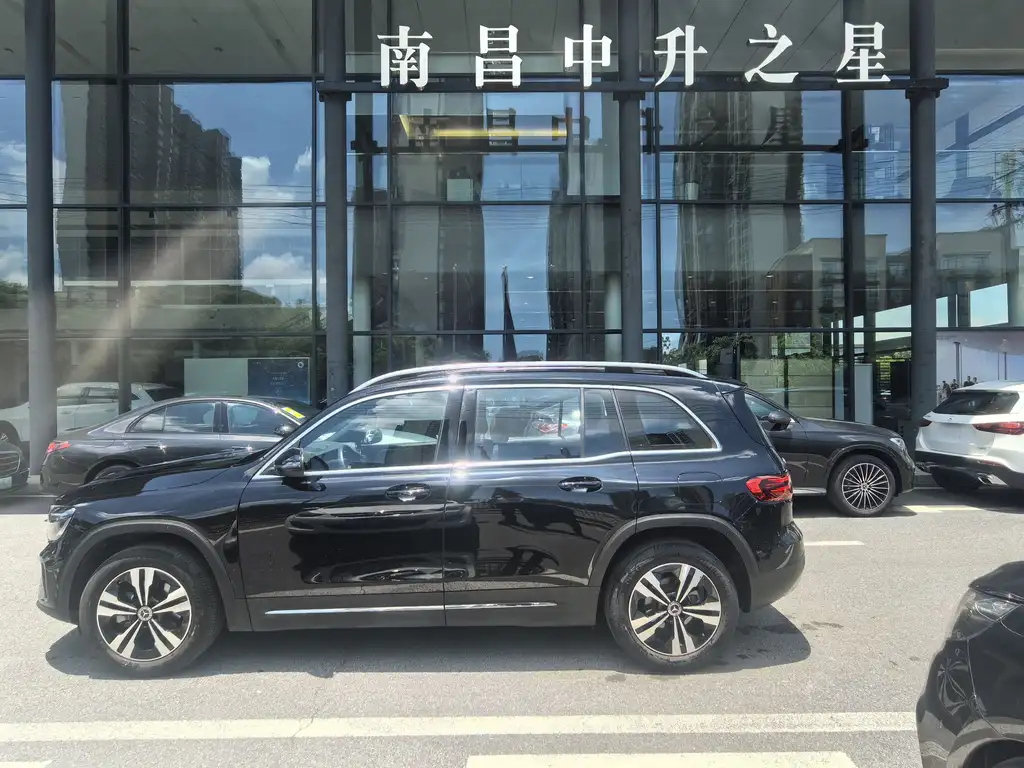 MERCEDES BENZ GLB 2024